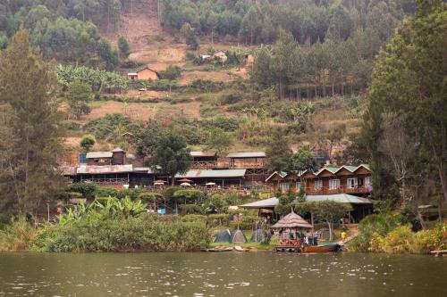 Bunyonyi Overland Resort