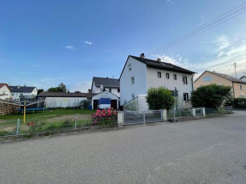 Guntia Apartment mit großem Garten, Günzburg