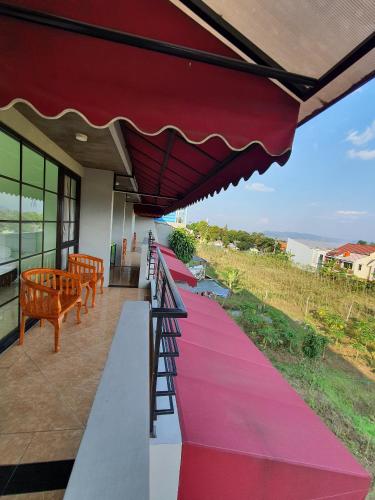 Balcony/terrace, Hotel Griya Wijaya in Ambarawa