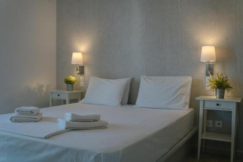 1 king bed, 2 sofa beds