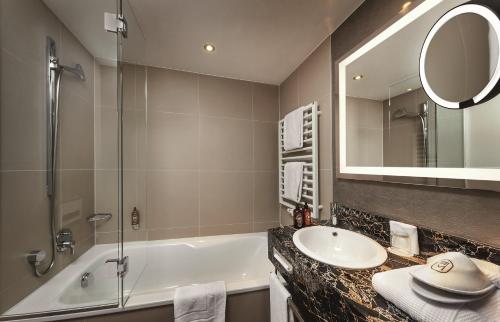 room detail thumbnail 2