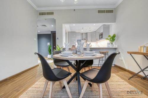 Vibrant 1BR at Dubai Marina Quay West by Deluxe Holiday Homes