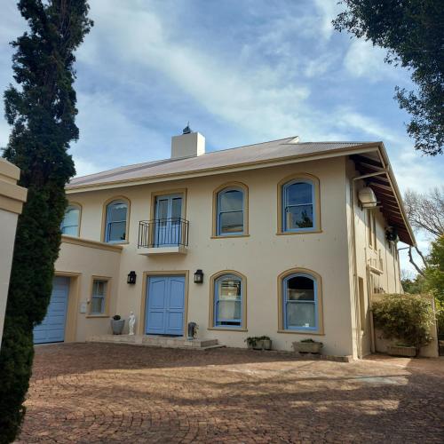 Rustic Manor Guest House - image 11