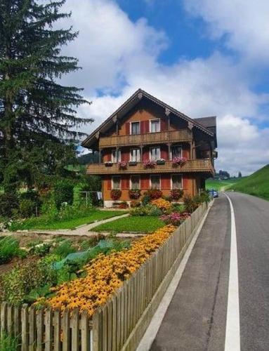 Viesnīcas āriene, Schöne 3 1/2 Zimmer Wohnung in der Zentralschweiz (Schone 3 1/2 Zimmer Wohnung in der Zentralschweiz) in Mencberga