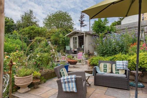 Traditional holiday home with lovely garden - The Wicket