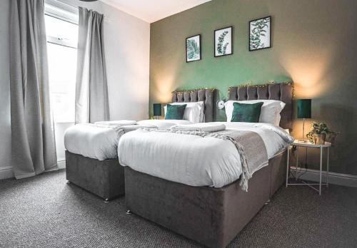 City Centre Stay Sleeps 5 - Contractors - Tourists