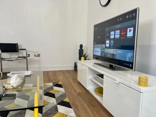Stylish Luxe Apartment in City Centre w/ Netflix