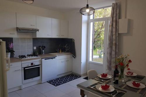 virtuve, Gîte Les Longères (Gite Les Longeres) in Montazeau