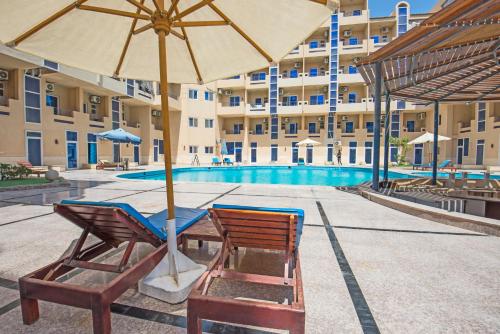 Pool View Near El Gouna With Top Floor Balcony & Kitchen - 2 x Large Pools - European Standards - Tiba Resort C34