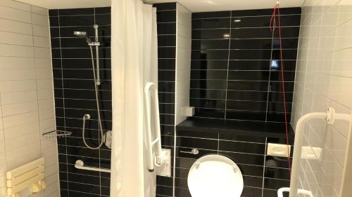 Holiday Inn Express Glenrothes an IHG Hotel - image 4