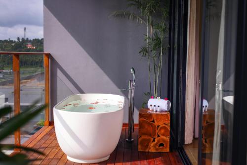 شرفة/ تراس, Saptha Resort and Spa in Kidanganad