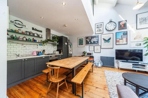 Picture of Pass The Keys Lovely 2Bedroom Apartment With Roof Terrace In Shoreditch