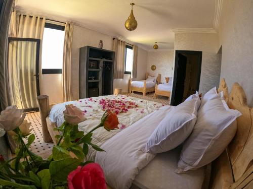 1 double bed, 2 twin beds