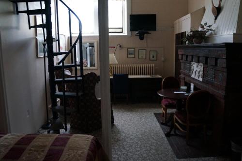 463 Beacon Street Guest House Image 45