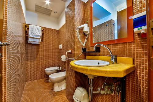 E-Room 42 Room Type - Deluxe Queen Room