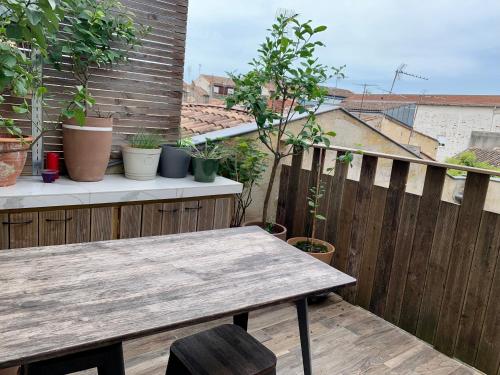 Balcony/terrace, TANG Home-Bordeaux Hyper Centre near Parc Bordelais