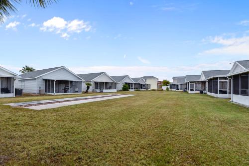 Willows Beach Retreat by Book That Condo - main image