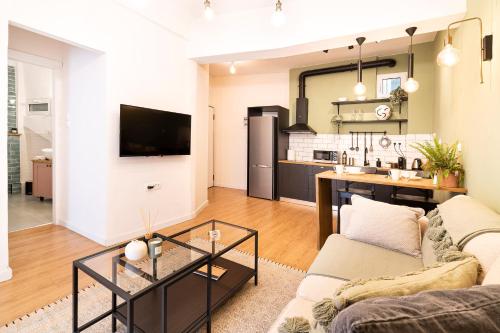 ☆Brand New Boho-Chic 1 BD Apt in Central Athens☆