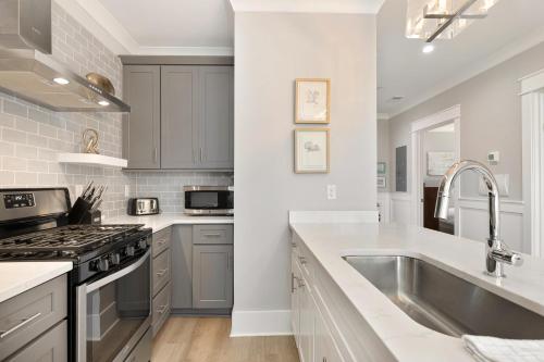 The Jasmine Suite at 124 Spring in Charleston, USA
