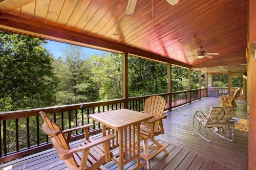 SNUGGLED INN - Take in the sights sounds and scents of whispering woods and river adventures -- NO PETS - image 3