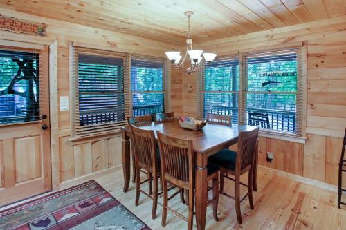 SNUGGLED INN - Take in the sights sounds and scents of whispering woods and river adventures -- NO PETS - image 9