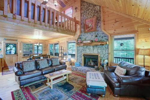 SNUGGLED INN - Take in the sights sounds and scents of whispering woods and river adventures -- NO PETS - image 12