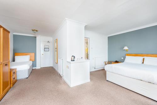 Abbey Lawn Hotel - image 4