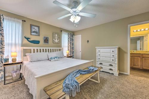 Bright Jacksonville Townhome 3 Mi to Beach! - image 13