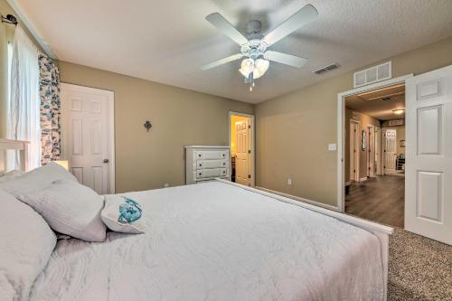 Bright Jacksonville Townhome 3 Mi to Beach! - image 14