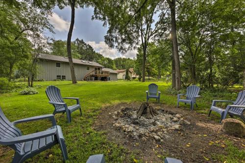 Lake Nagawicka Home - 2 Blocks to Boat Launch in Delafield