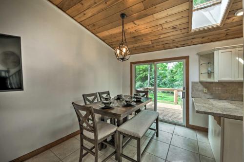 Lake Nagawicka Home - 2 Blocks to Boat Launch in Delafield, USA