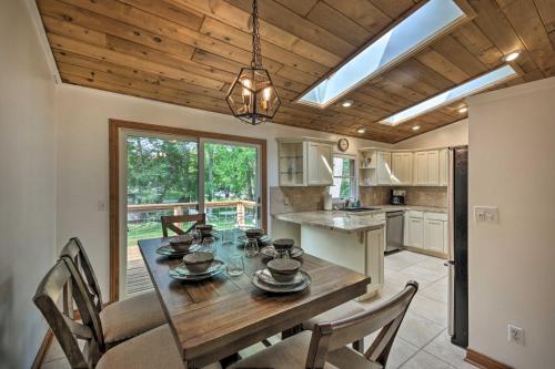 Lake Nagawicka Home - 2 Blocks to Boat Launch in Delafield