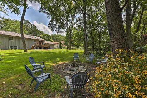 Lake Nagawicka Home - 2 Blocks to Boat Launch in Delafield