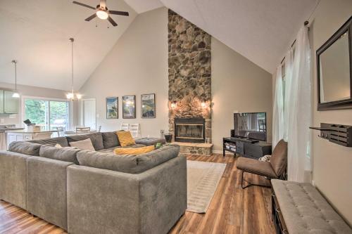 Lakefront Home with Canoe 7 Mi to Front Royal! - main image