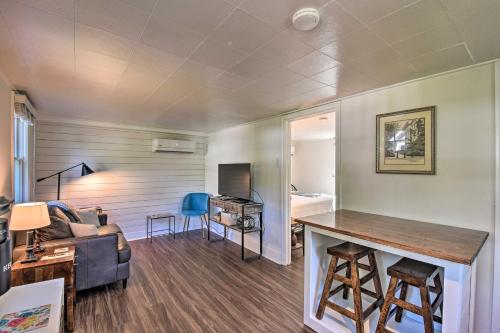 Cozy Athens Cottage Walk to Sanford Stadium! - image 3