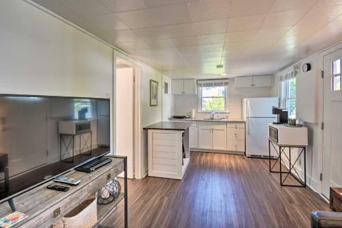 Cozy Athens Cottage Walk to Sanford Stadium! - image 4