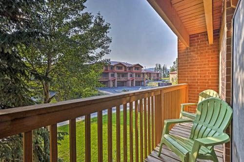 Bright Colorado Townhome Walk to Dillon Reservoir