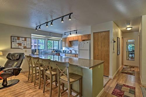 Colorado Townhome Walk to Dillon Reservoir in Frisco, USA