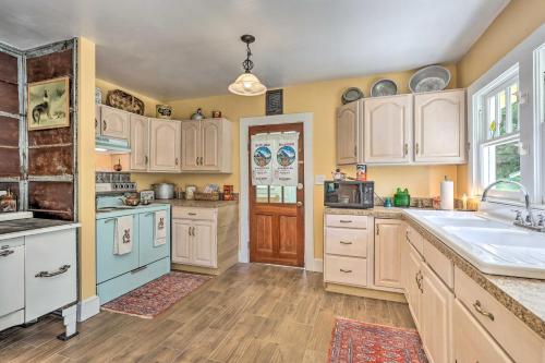Pet-Friendly Blue Ridge Cottage Fish, Bike and Hike in Bakersville, USA