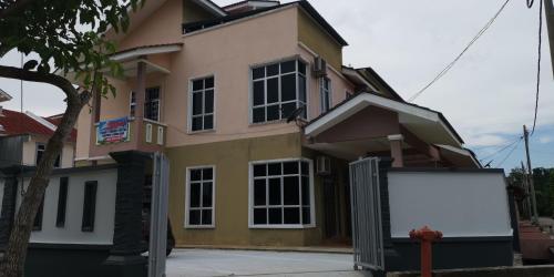 Homestay Mesra Corner Lot 2Tingkat