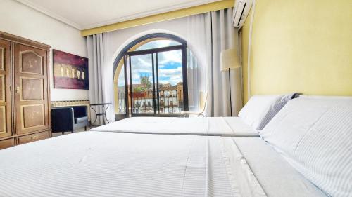 Hostal Martes Cáceres Plaza Mayor - Tercer piso SIN ascensor chambre d'hôte Sierra de Fuentes