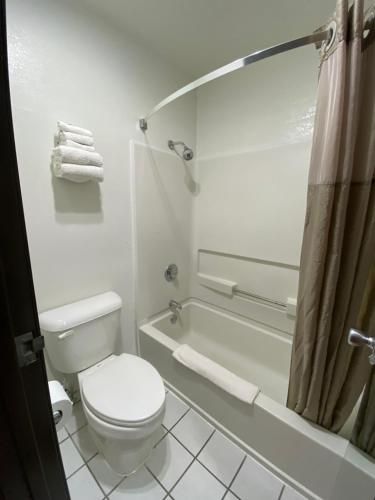 Reliance Inn - image 4