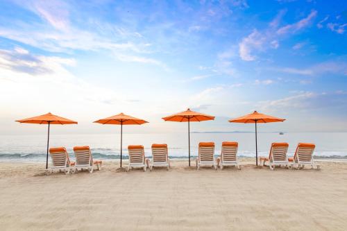 Pacific Edge Oceanfront Hotel - image 3