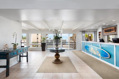 Pacific Edge Oceanfront Hotel - image 4