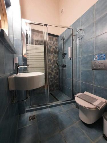 2 bedrooms, 3 beds