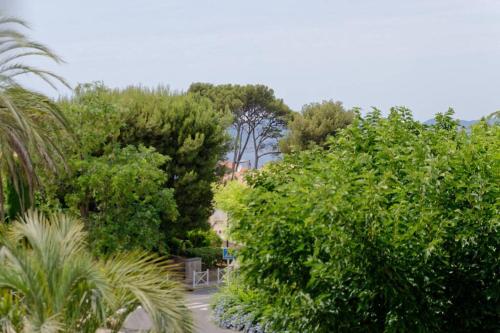 ST-CYR - Studio avec balcon, vue mer et proche plage