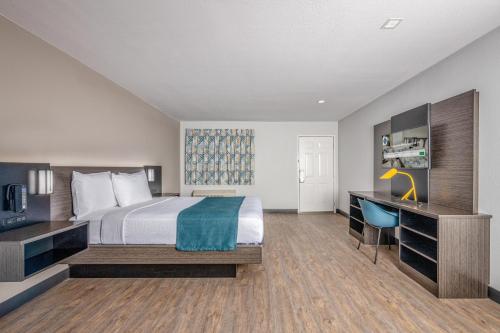 Motel 6-Euless, TX - Dallas Located in Euless, Motel 6 Dallas - Euless is a perfect starting point from which to explore Euless (TX). Offering a variety of facilities and services, the hotel provides all you need for a good nigh