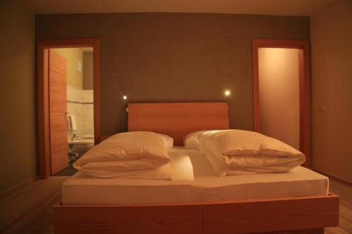 Deluxe Double or Twin Room with Mountain View