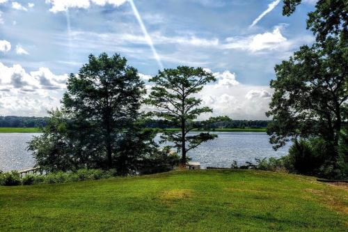 Chickahominy River Home Close to Williamsburg