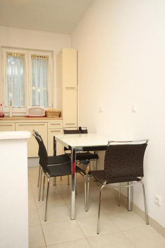 Apartments with a parking space Split - 7569